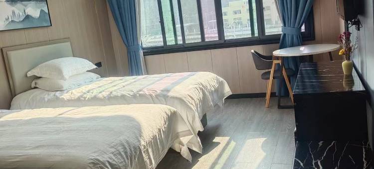 新万山酒店图片