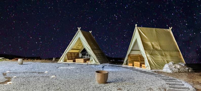 冷噶措行山迹野奢民宿图片