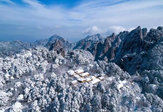 云亼·曙光里外景图