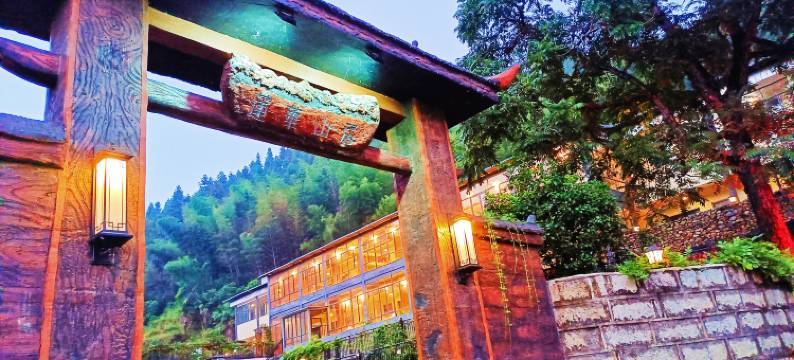 乐昌莲华山居图片