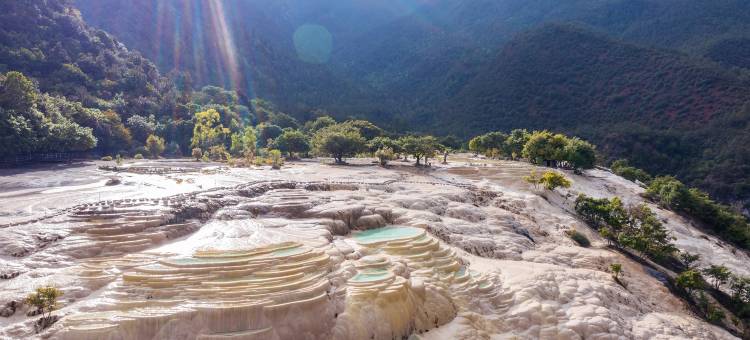 圣泉庄园·White Stone·雪域湖景度假庄园(白水台店)图片