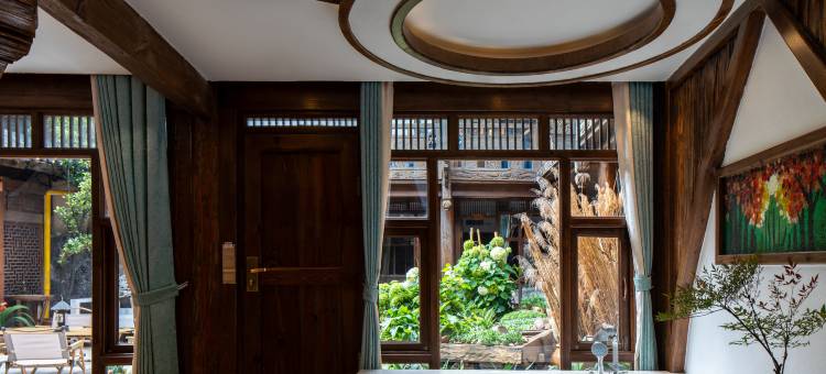 古井•侘寂风日照金山美学设计师360度古城雪山屋顶咖啡美宿图片