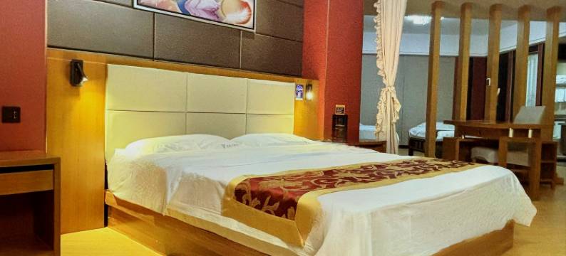 哈巴河厚德大酒店图片