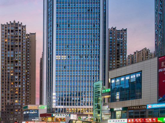 鑫悦酒店(重庆江北国际机场宝圣湖地铁站店)