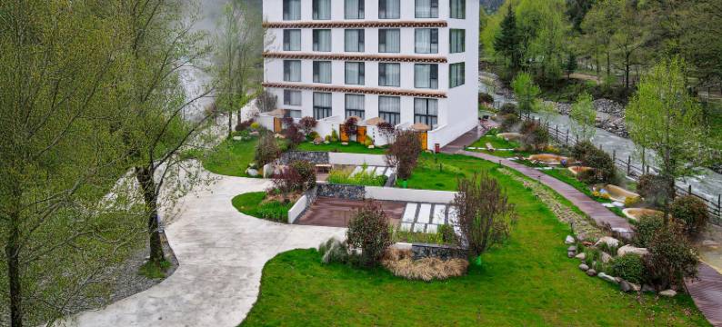 康定芸途·汤谷温泉酒店(中古村店)图片