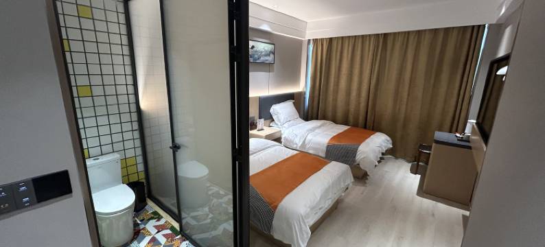 卢氏金桥四季主题酒店图片