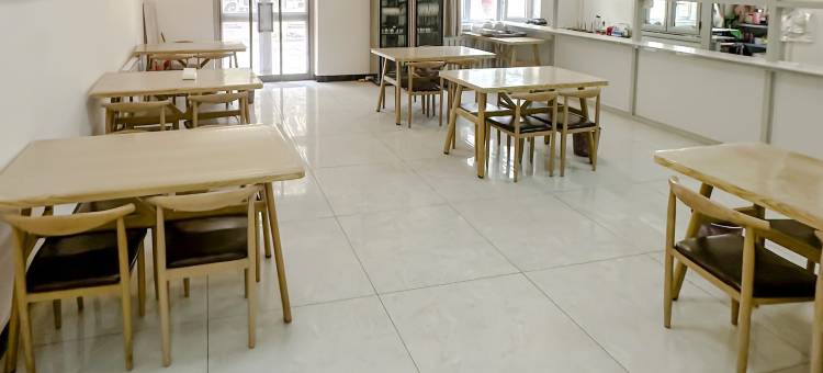 艺龙安云酒店(奎屯市火车站驿马巷餐饮旅游文化街店)图片