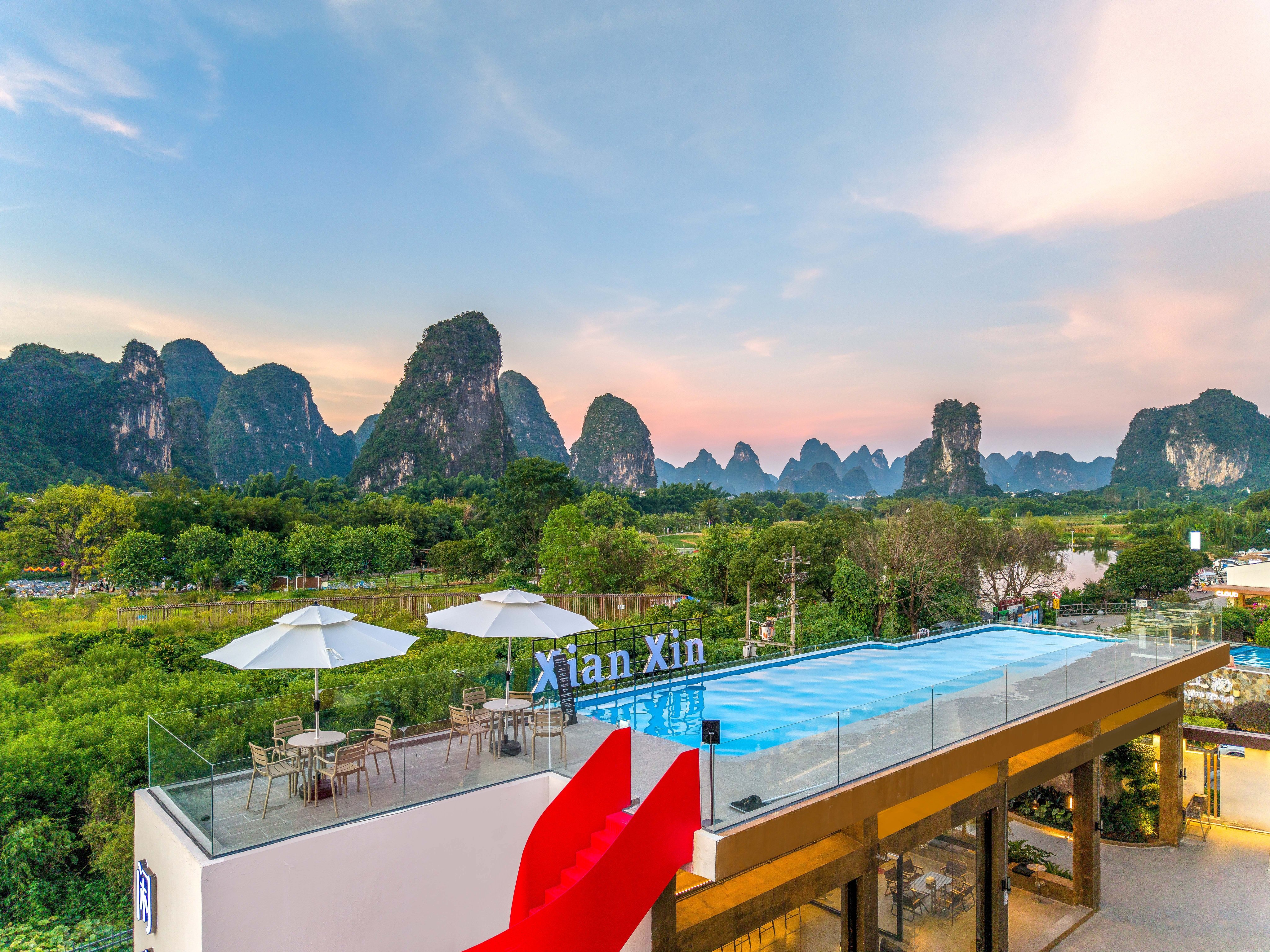 Carefree Resort (Yangshuo Yulong River Ten-mile Gallery) Hotel Overview