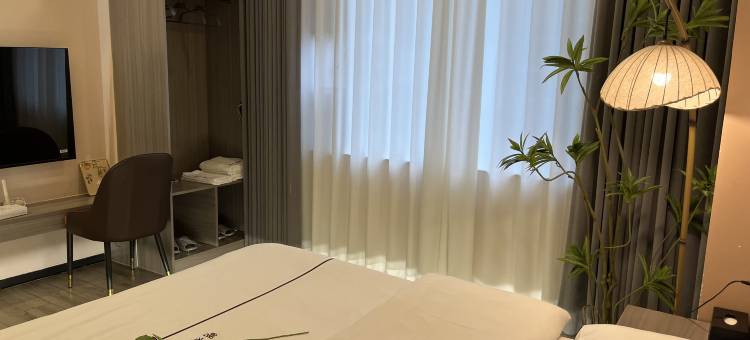 镇康明都商务酒店图片