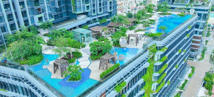 Lumière Riverside Panoramic View by Urban Home图片