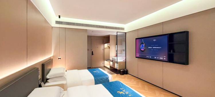 奇遇电竞酒店(宝莲寺泰隆商业街店)图片