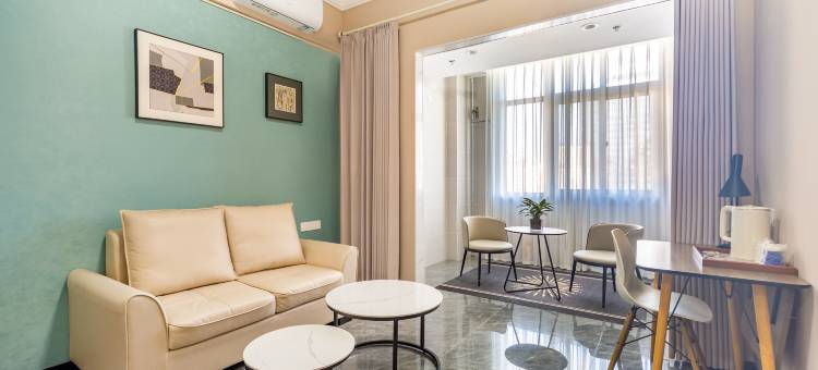 云畔影视酒店(安阳高铁东站站前广场迎宾公园店)图片