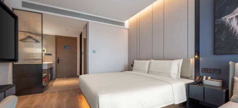 大理洱海公园万达广场亚朵酒店图片