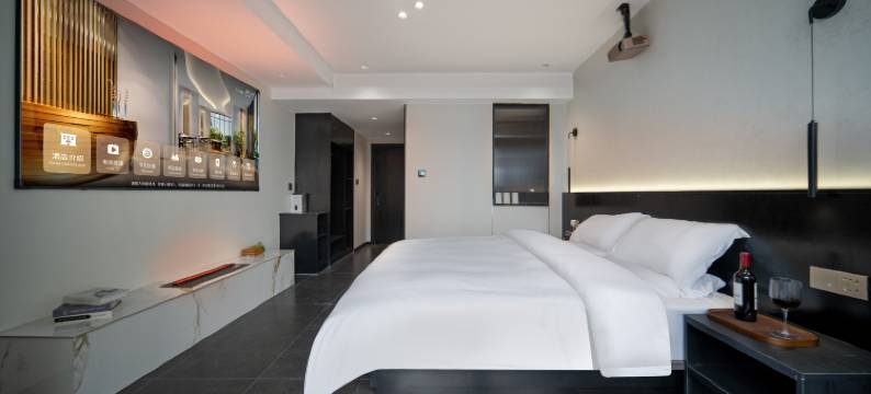 艺丰·科技智能都市云端影音观景酒店(花果园购物中心店)图片