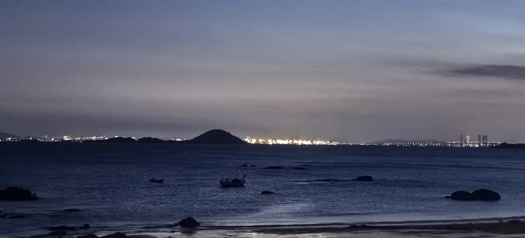 花筑·半泊湾Half Bay·獭窟一号海景美宿(月亮湾浮石营地店)图片