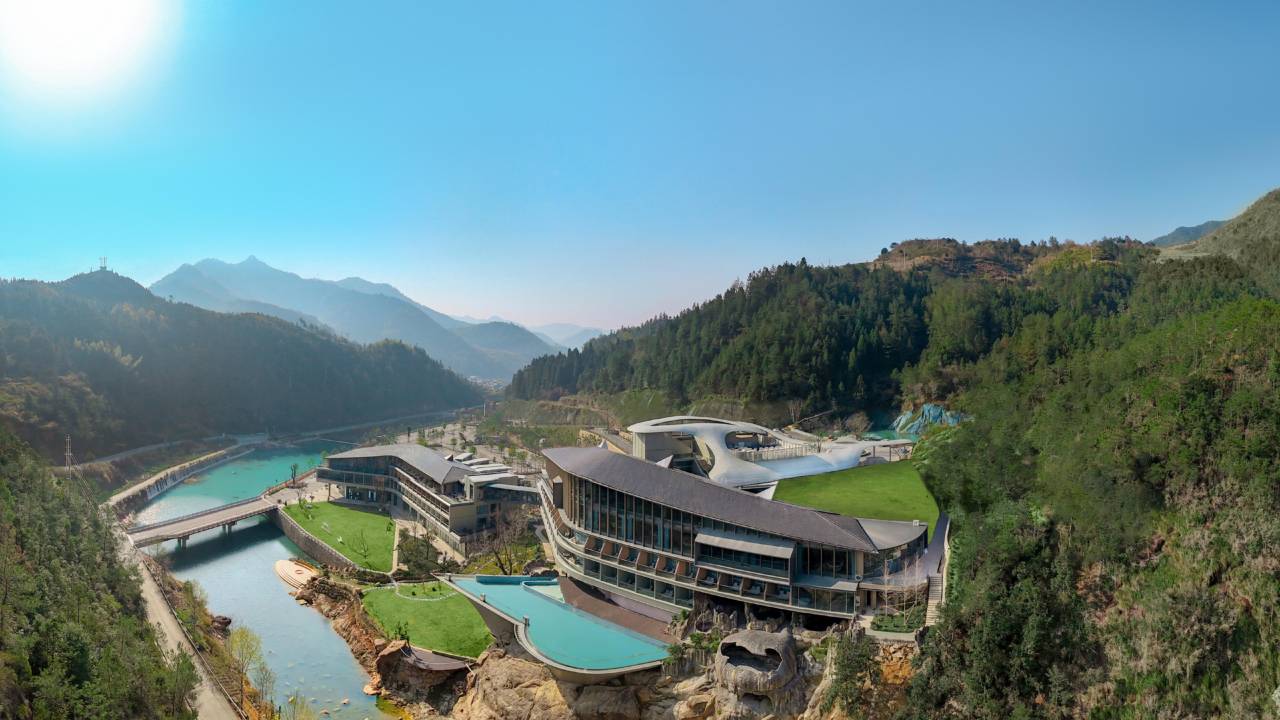 温州文成龙麒源芳草地度假酒店