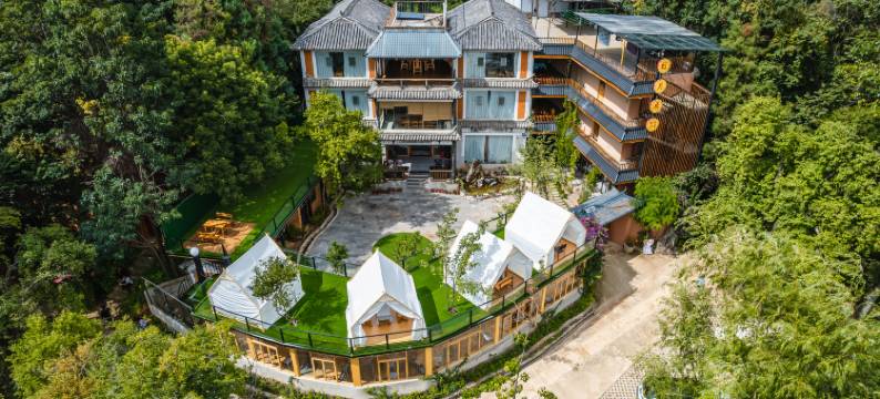 洱源世外梨园早安日月居湖景客栈图片