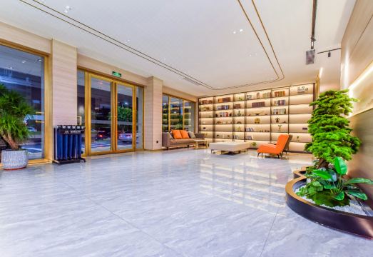 S & P Holiday Inn (Guangzhou Baiyun Airport) Hotel Overview