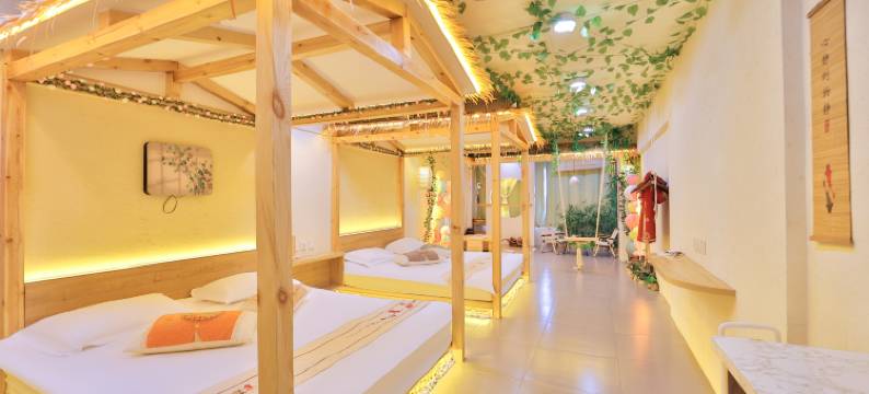 花田里 · 网红洞穴主题观影民宿(延吉延边大学西市场店)图片