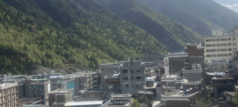 四姑娘山雪山情民宿图片