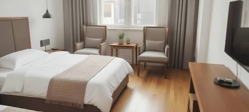 瑞丽耀生酒店(财富广场店)图片