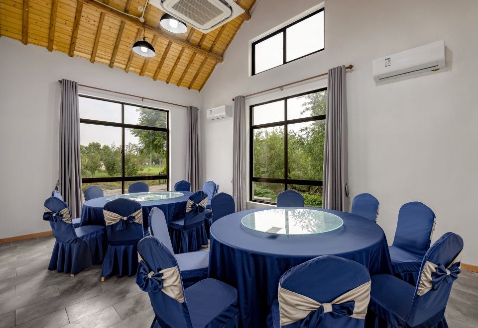 Building Manor Hotel Overview