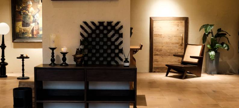 西江明宿枫香油画艺术轻奢民宿图片