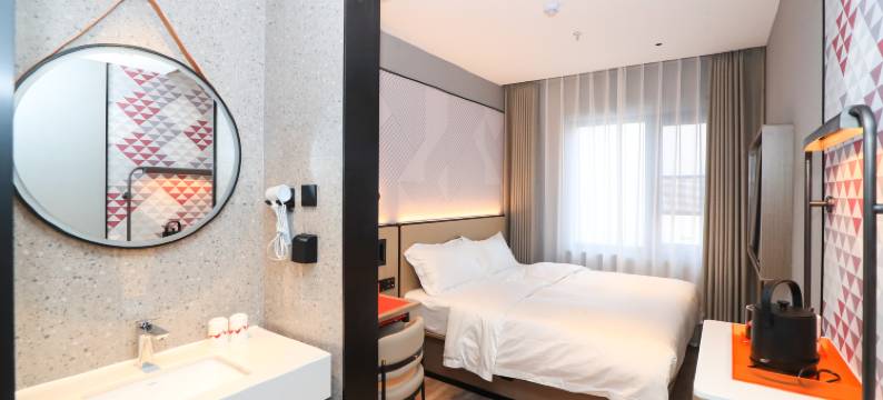 柏曼酒店(西客站北广场店)图片