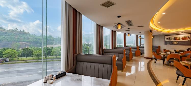 榕江尚品国际大酒店(村超足球场古州大河口码头店)图片