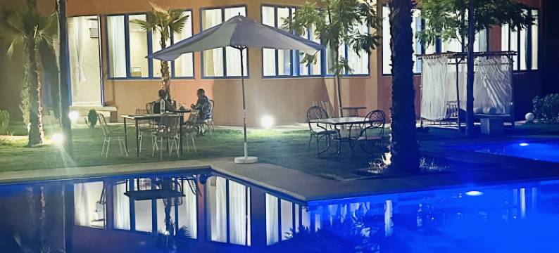 Whisper低语(Whisper Hotel)图片