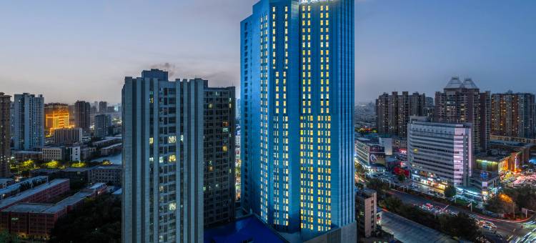 库尔勒人民广场建设桥亚朵酒店图片