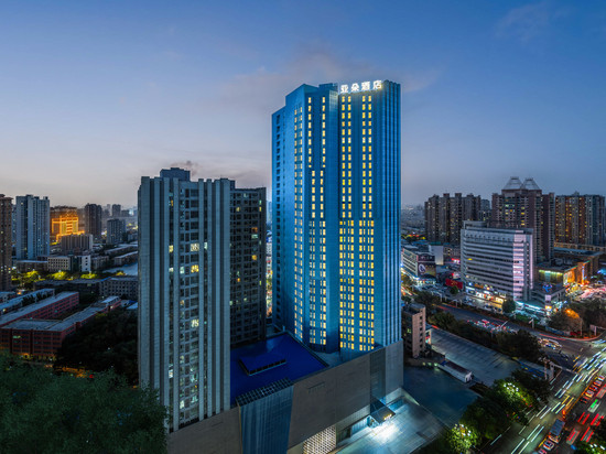 库尔勒人民广场建设桥亚朵酒店