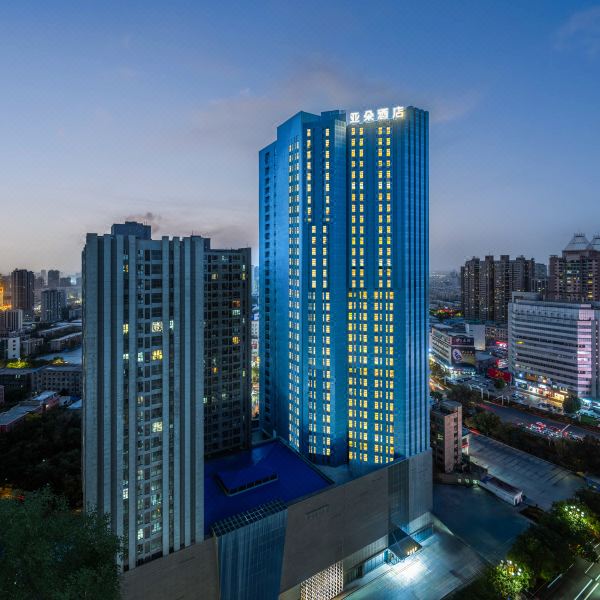 库尔勒人民广场天鹅湖景区亚朵酒店图片