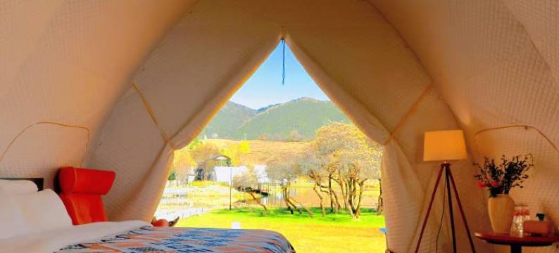 香格里拉茸洽·Glamping娜姆措温泉帐篷营地图片