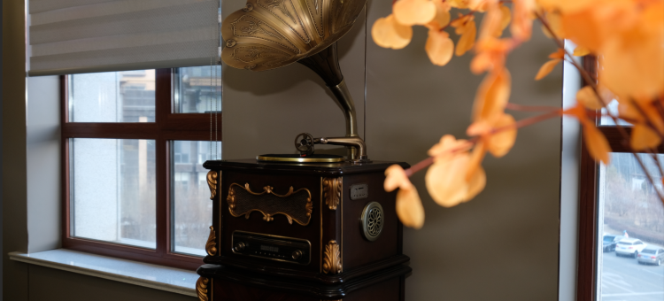 羅蘭·轻居图片