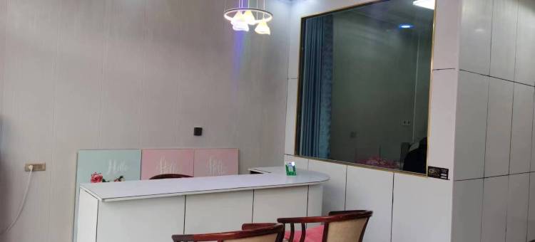 丁青宏鑫商务大酒店图片