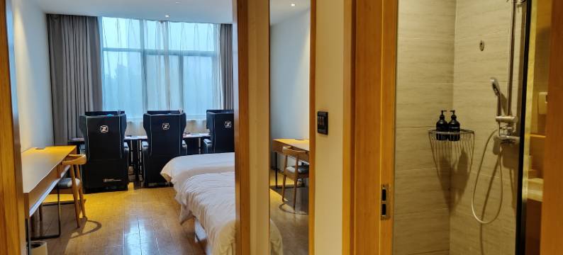 jing·云缨电竞民宿(高铁东站店)图片