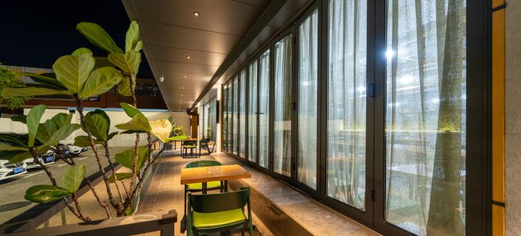 深圳福田口岸保税区秋果酒店图片