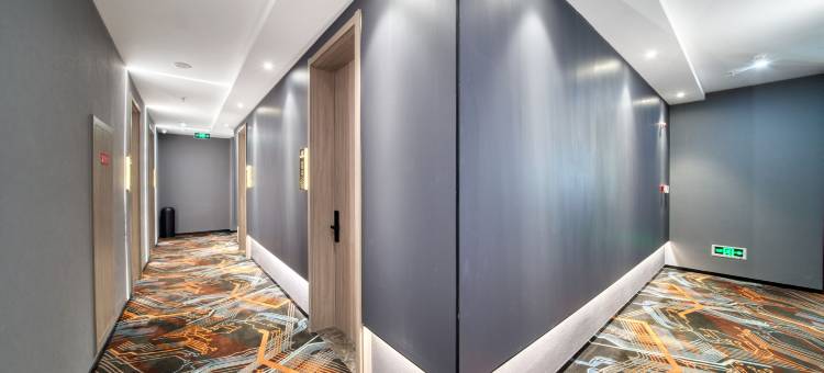 ReMAX热麦电竞酒店(奥体中心金山路地铁站店)图片