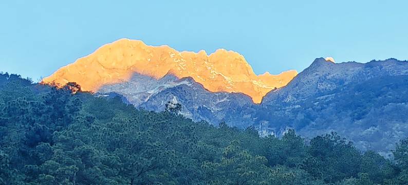 香格里拉栖岩·山景民宿(虎跳峡镇本地湾店)图片