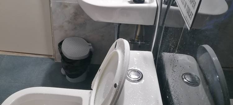 位于迪维塞蒂哈利的4卧室公寓-100平方米|带6个独立浴室(Nandi Hills View Cottages)图片