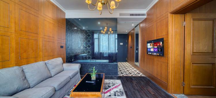 驻工坊创意酒店(温州双屿客运中心店)图片