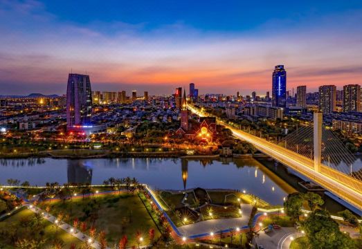 Wyndham Grand Plaza Royale Changsheng JiangyinHotel Overview