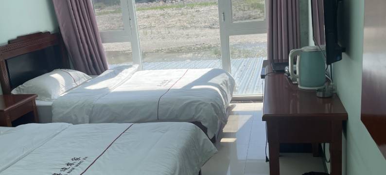 野三坡岸边农家院图片