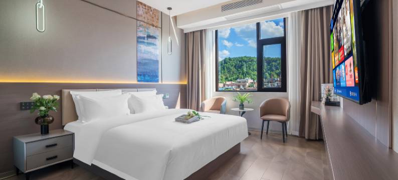 楚雄锦龙臻享酒店(彝人古镇店)图片