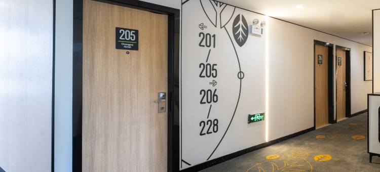 青季酒店MlNl(上海宝山吴淞国际邮轮码头店)图片