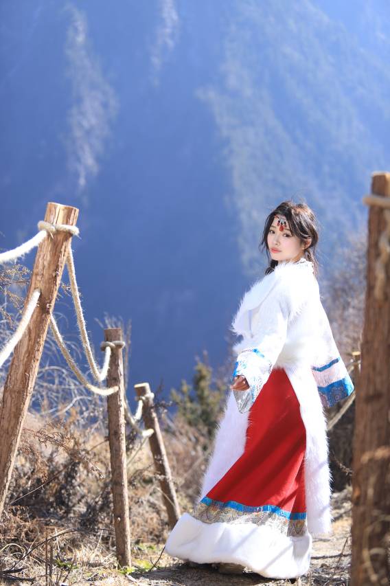 花筑奢·达古冰川嘎尔庄园图片