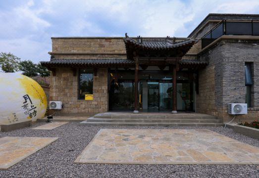 Yellow River Qiankun B&B Hotel Overview