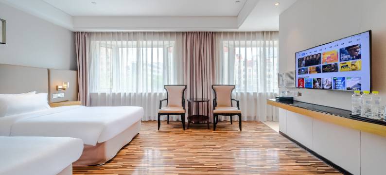 海明威大酒店(青岛CBD万达广场宁夏路地铁站店)图片