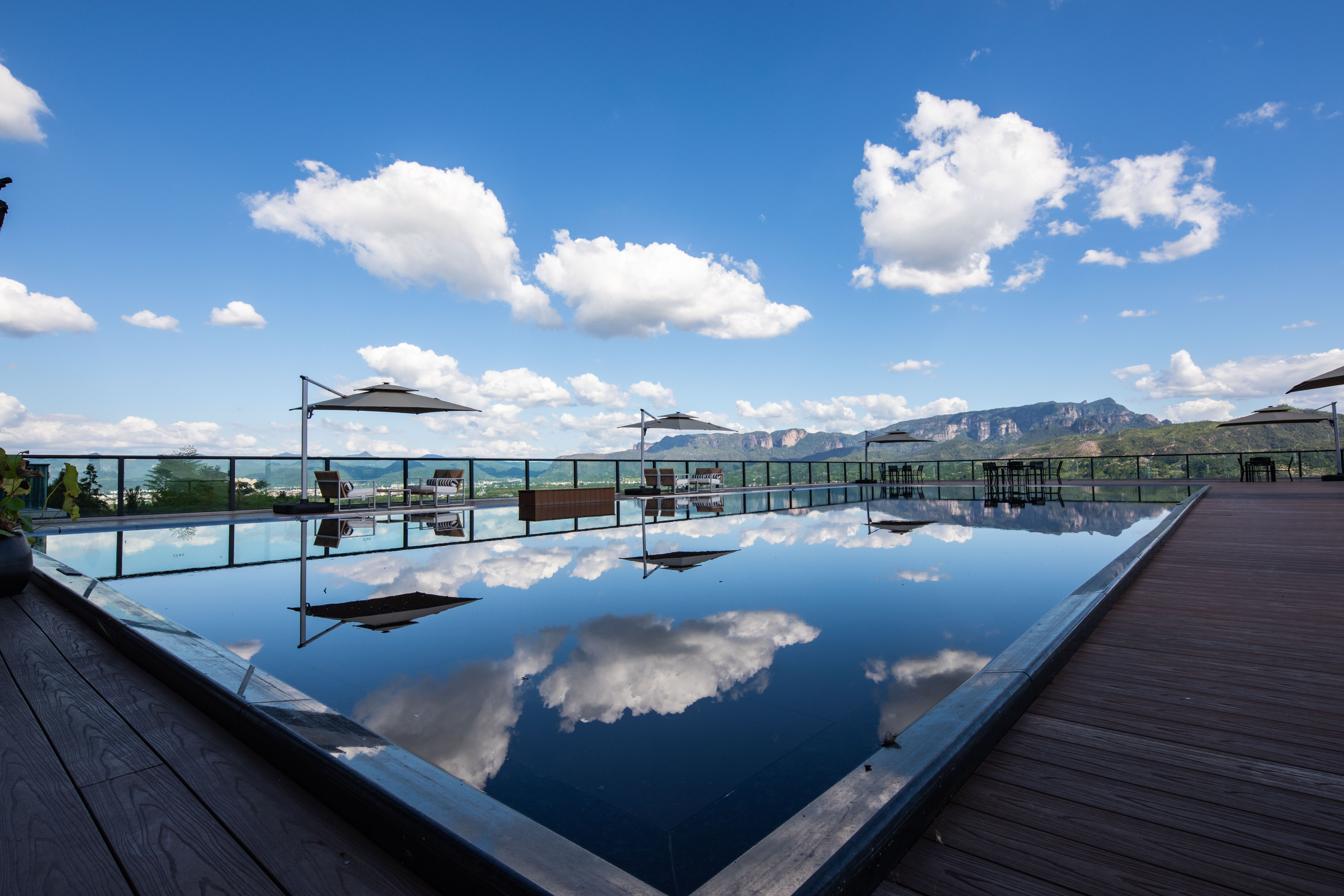 LANDISON RETREAT JUNMAN XIANJV Over view